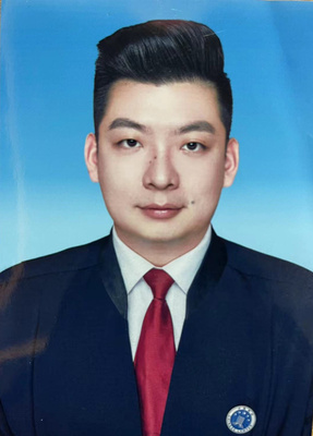 严奕鑫  律师